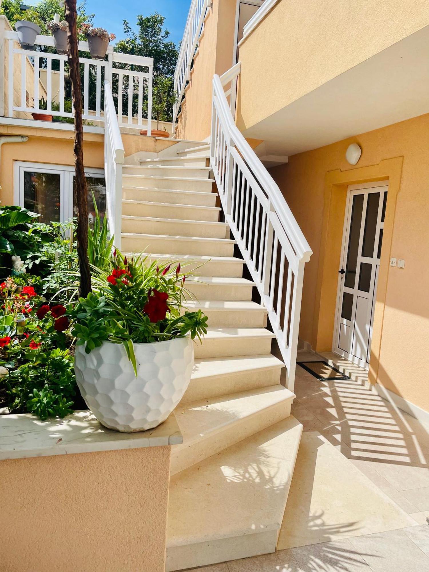 Apartments Sunny Elza Hvar Town Exterior foto