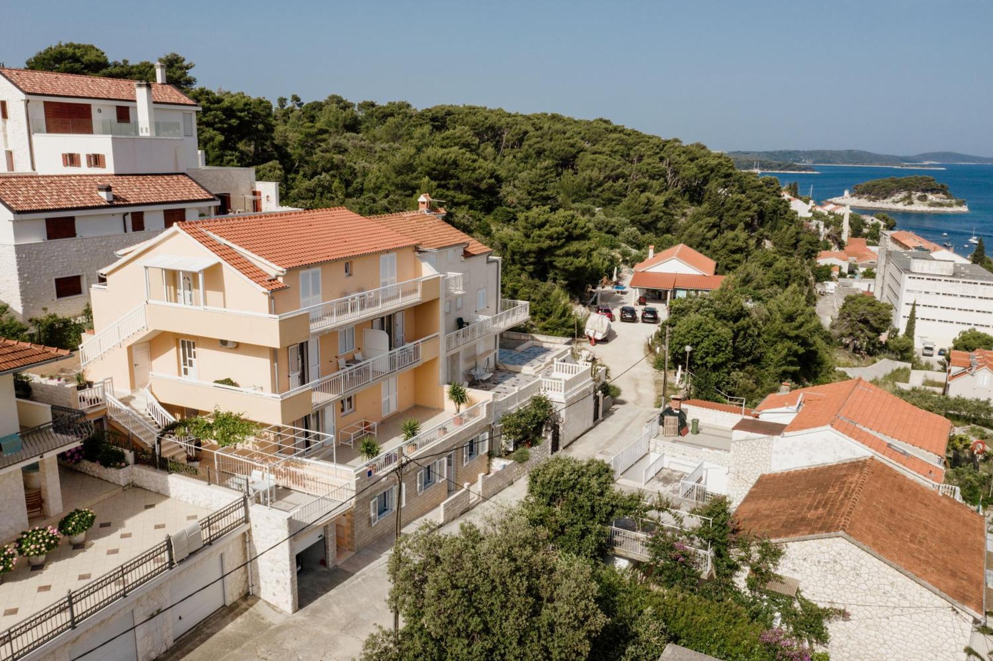 Apartments Sunny Elza Hvar Town Exterior foto